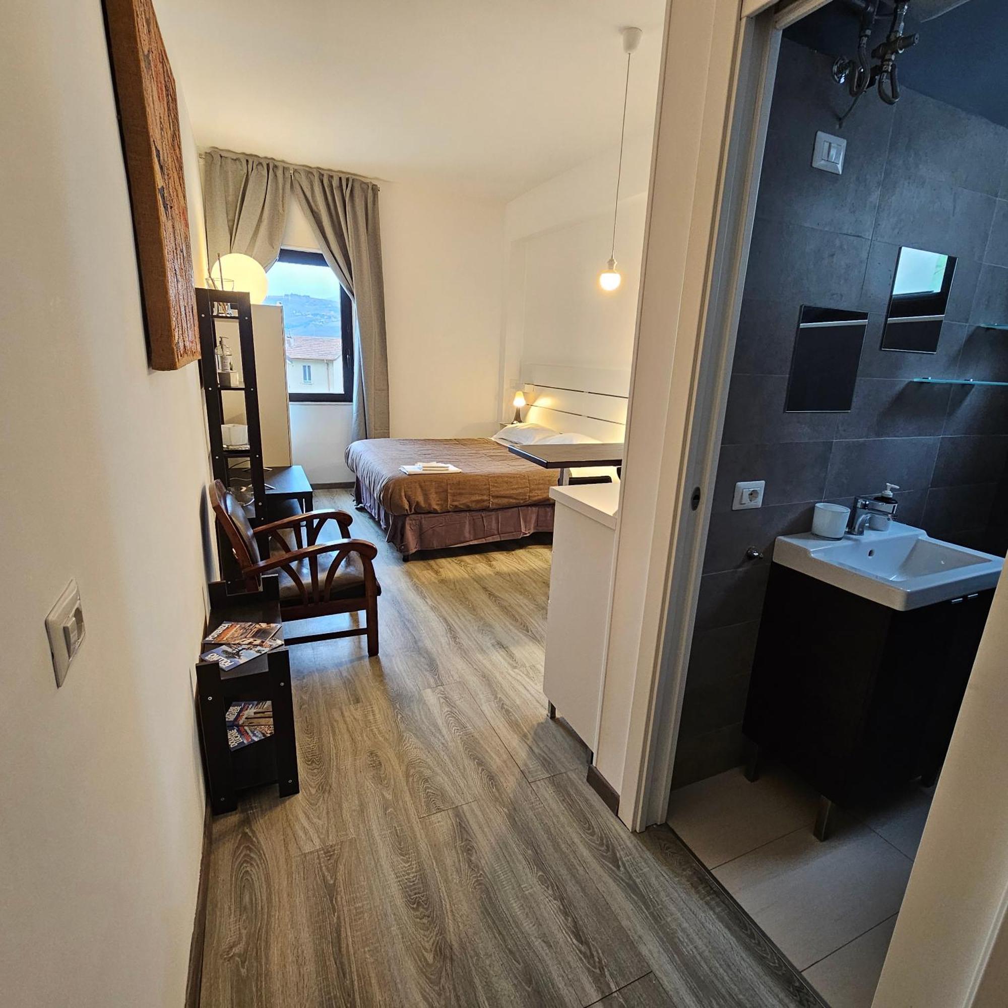 Room & Parking In Centro Citta Con Parcheggio Privato E Wifi Ποτέντσα Εξωτερικό φωτογραφία