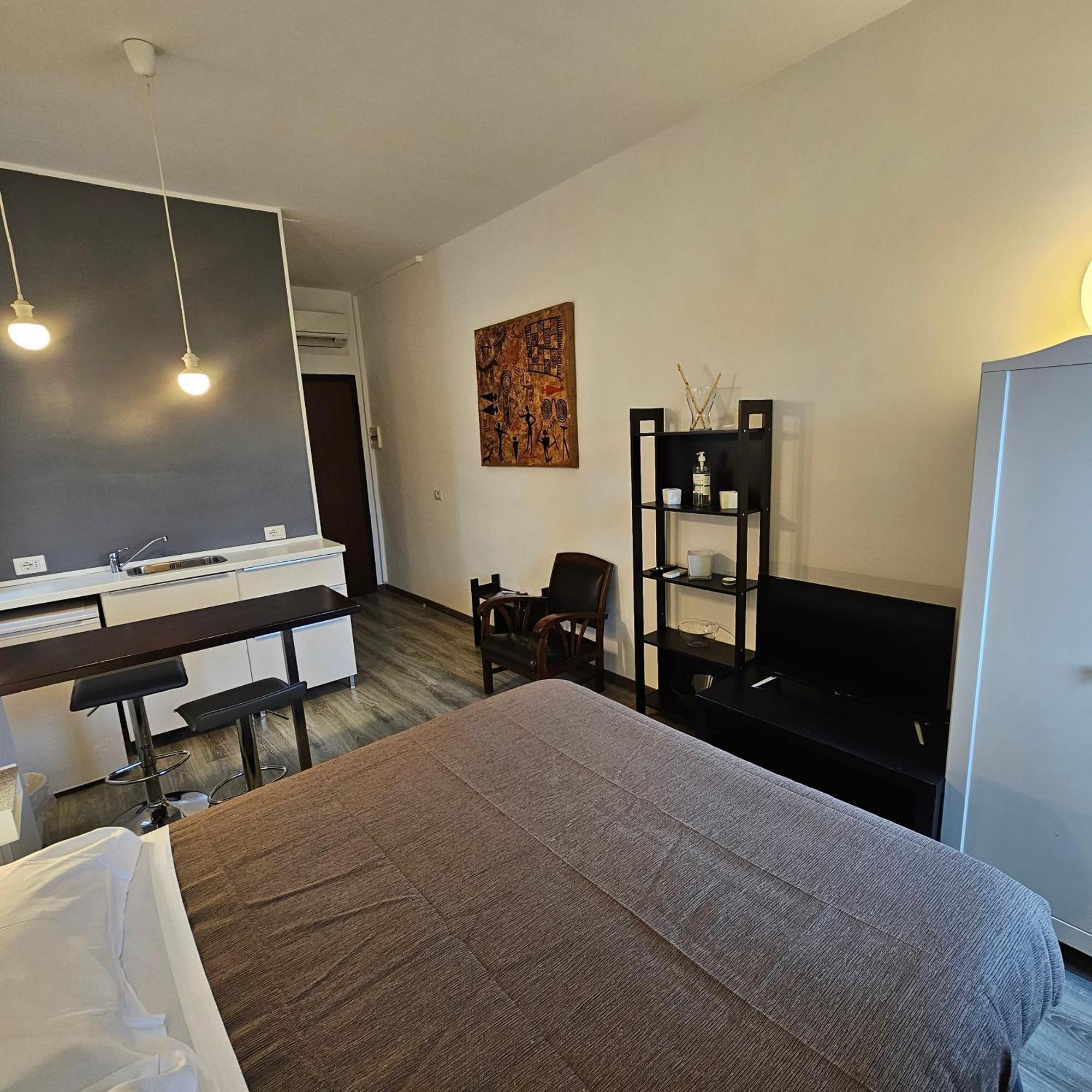 Room & Parking In Centro Citta Con Parcheggio Privato E Wifi Ποτέντσα Εξωτερικό φωτογραφία