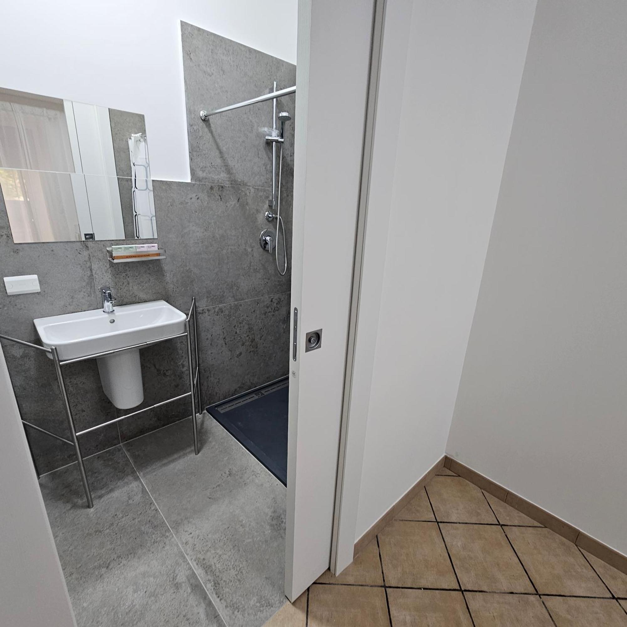 Room & Parking In Centro Citta Con Parcheggio Privato E Wifi Ποτέντσα Εξωτερικό φωτογραφία