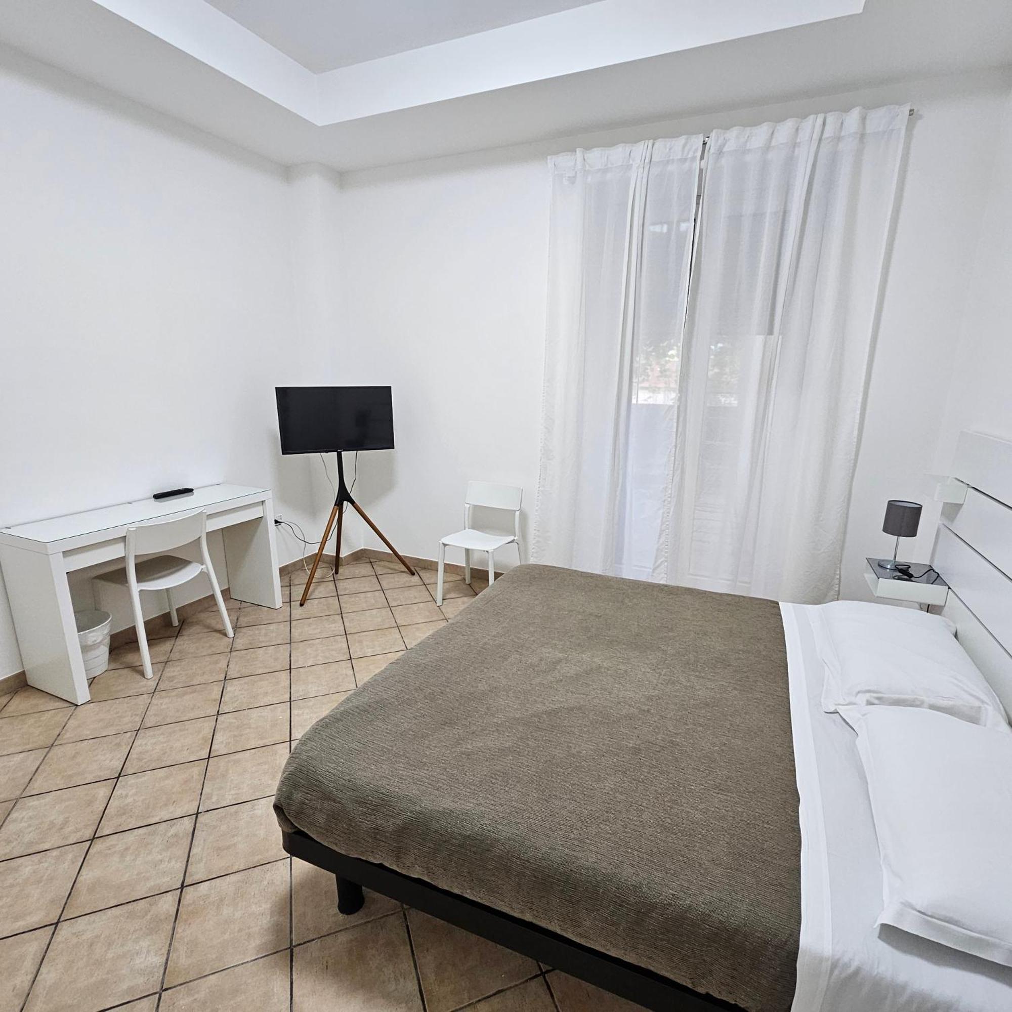 Room & Parking In Centro Citta Con Parcheggio Privato E Wifi Ποτέντσα Εξωτερικό φωτογραφία