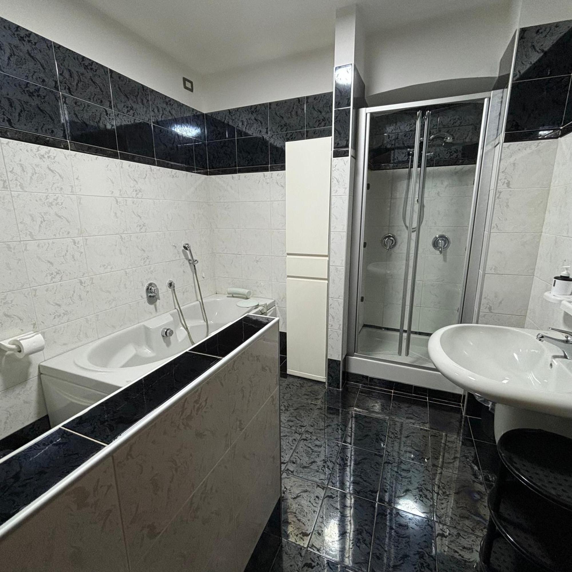 Room & Parking In Centro Citta Con Parcheggio Privato E Wifi Ποτέντσα Εξωτερικό φωτογραφία